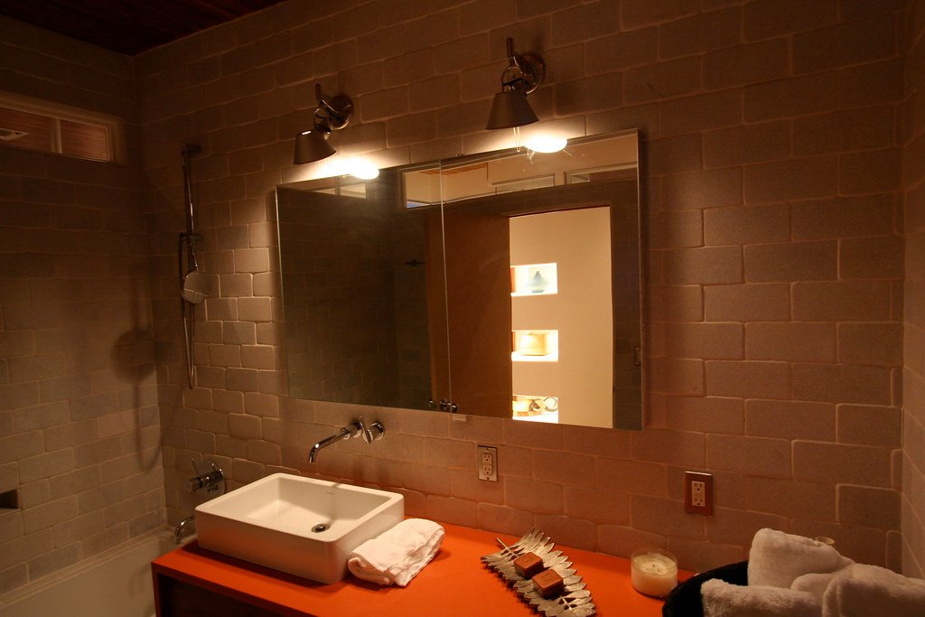 Interior de una casa con iluminación natural